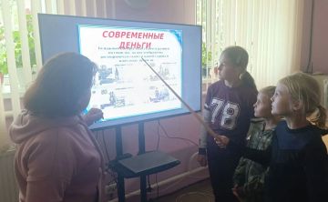 В Богдановском сельском клубе прошёл познавательный экономический час «История появления бумажных денег»