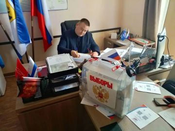 Секретарь партии «Единая Россия» Голопристанского района Виталий Титаренко сегодня принял участие в голосовании и реализовал своё избирательное право