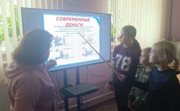 В Богдановском сельском клубе прошёл познавательный экономический час «История появления бумажных денег»
