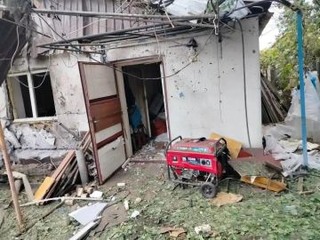 В результате атаки БпЛА в городе Таврийск повреждены 4 индивидуальных жилых дома и хозяйственная постройка — сообщил врио главы Новокаховского округа В.Оганесов