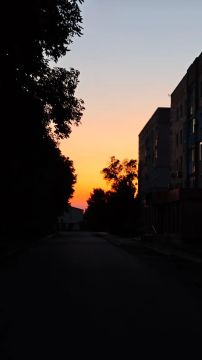 Вот какое сегодня было красивое небо на закате в Каховке