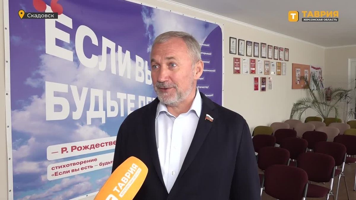 В Скадовской школе №1 вручили знамя пограничному кадетскому классу имени генерал-лейтенанта Сергея Савченко