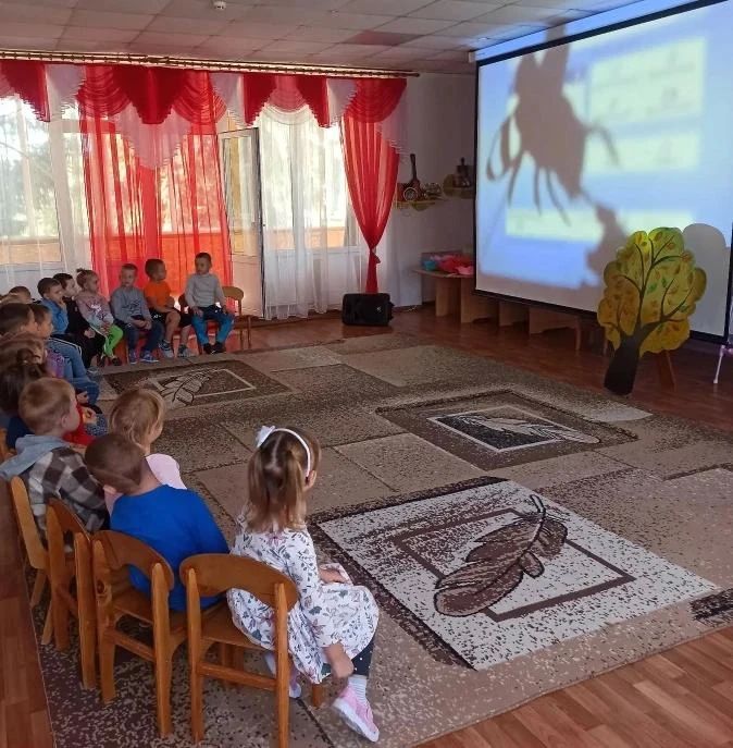 Литературный досуг «Друг ребят и зверят» в Лазурненской библиотеке