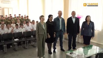 В Скадовской школе №1 торжественно вручили знамя пограничному кадетскому классу