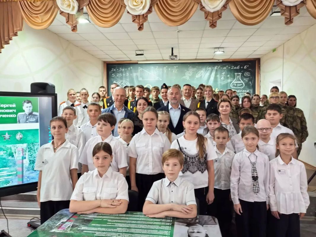 У кадетского класса в Скадовске появилось свое знамя