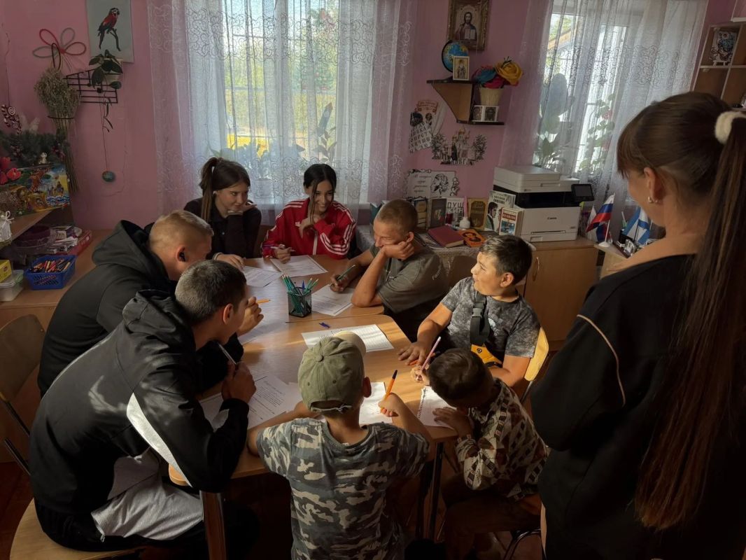В Костогрызовском сельском клубе прошёл цикл творческих занятий в рамках второго этапа Пушкинского фестиваля «Таврийская лира» — «Осень вдохновения»