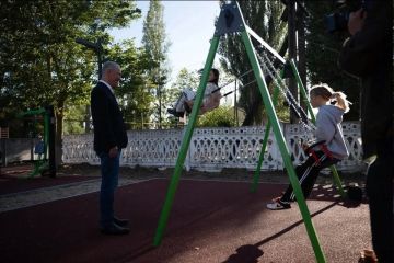В херсонском селе Стрелковое построили детскую и спортивную площадки