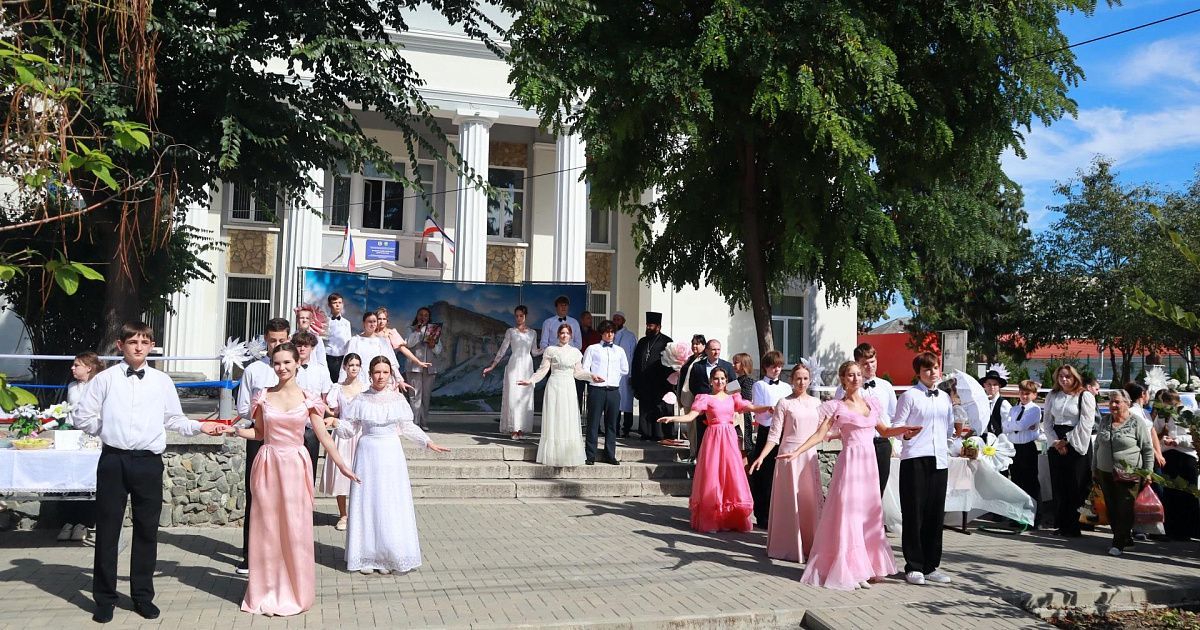 Добрые дела объединяют: благотворительная акция "Белый цветок" проходит в Крыму
