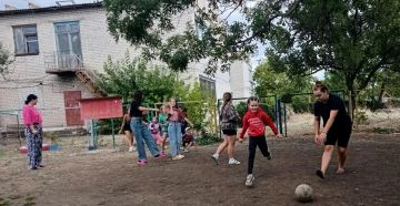 Для юных жителей Дудчино на площадке у Дома культуры прошла игровая программа «Осенняя полянка»