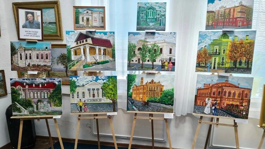 В Скадовске в День города открыли выставку художника из Херсонской области