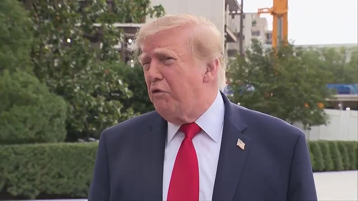 Дональд Трамп ушел от ответа на вопрос о лицензировании производства ракет Patriot в Украине, переведя разговор на необходимость переговоров с Россией