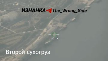 Удары с применением БпЛА "Герань" по двум судам типа "сухогруз" в акватории Черного моря и в порту Черноморска