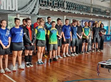 Молодость и опыт за одним столом: в Геническе разыграли Кубок области по настольному теннису