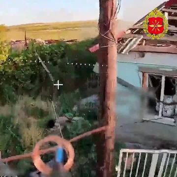 Враг будет разбит!. Расчёты беспилотников группировки «Центр» продолжают уничтожать формирования ВСУ в западных и восточных районах города Доброполья