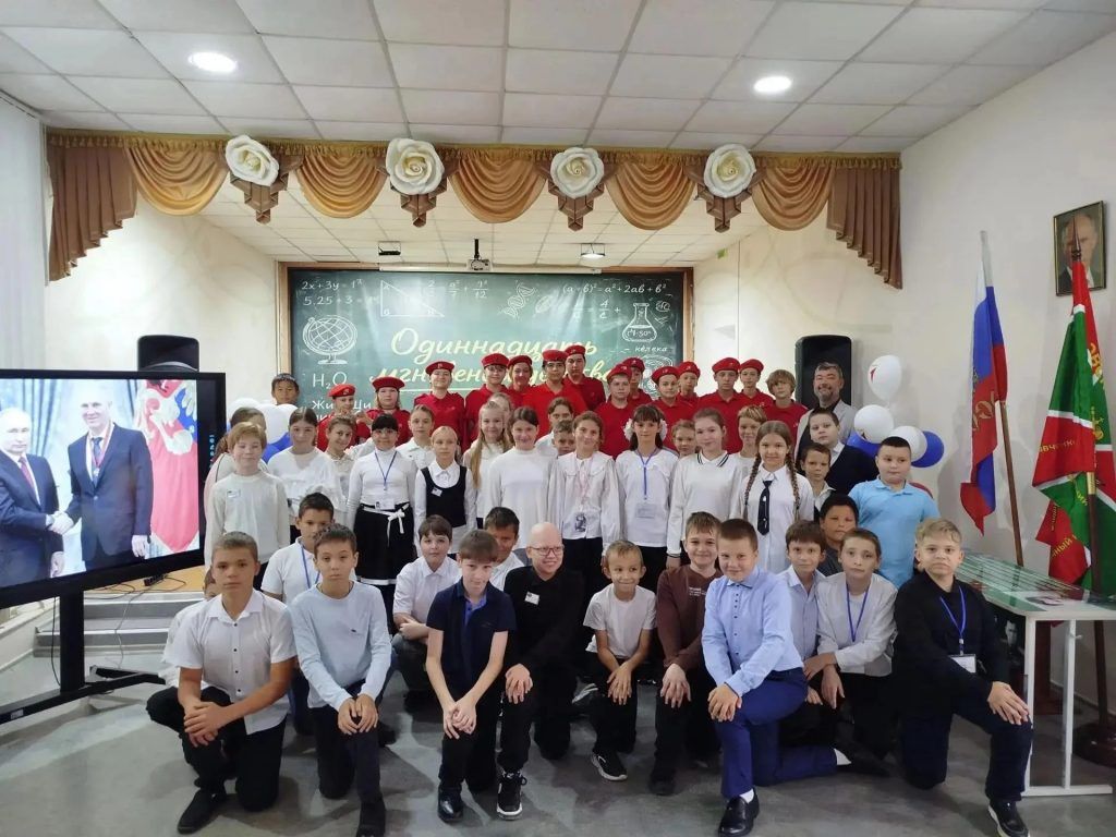 В Скадовской школе № 1 отметили День воссоединения с Россией