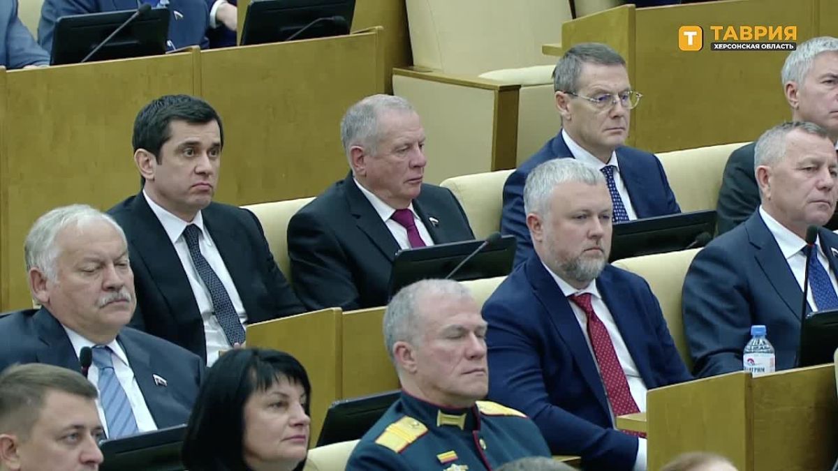 Владимир Путин отметил символичность того, что в День воссоединения к работе Госдумы впервые приступили депутаты от четырех исторических регионов