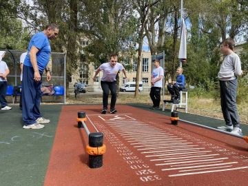 В Херсонском специализированном спортивном колледже прошли соревнования по легкоатлетическому многоборью, приуроченные ко Дню воссоединения новых регионов с Россией