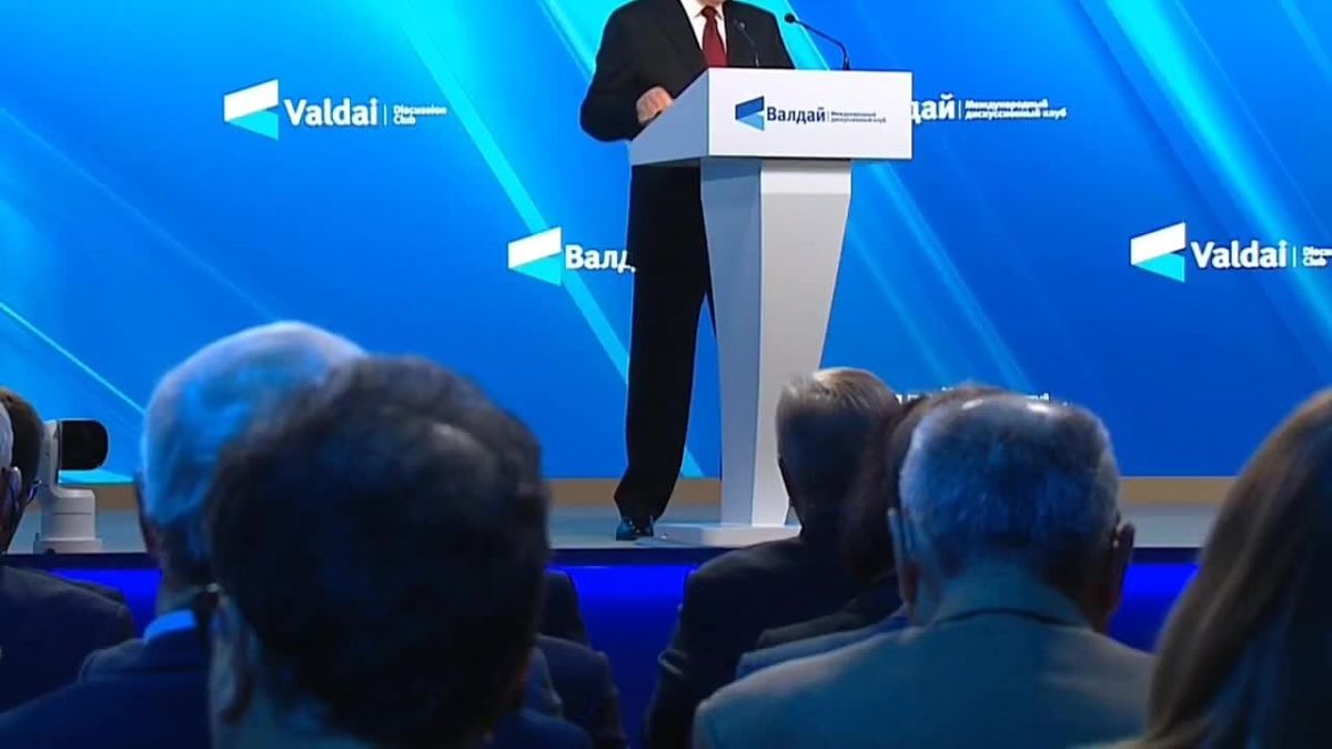«Миру ещё предстоит учиться жить с ИИ»: Путин предупредил о риске цифрового тоталитаризма