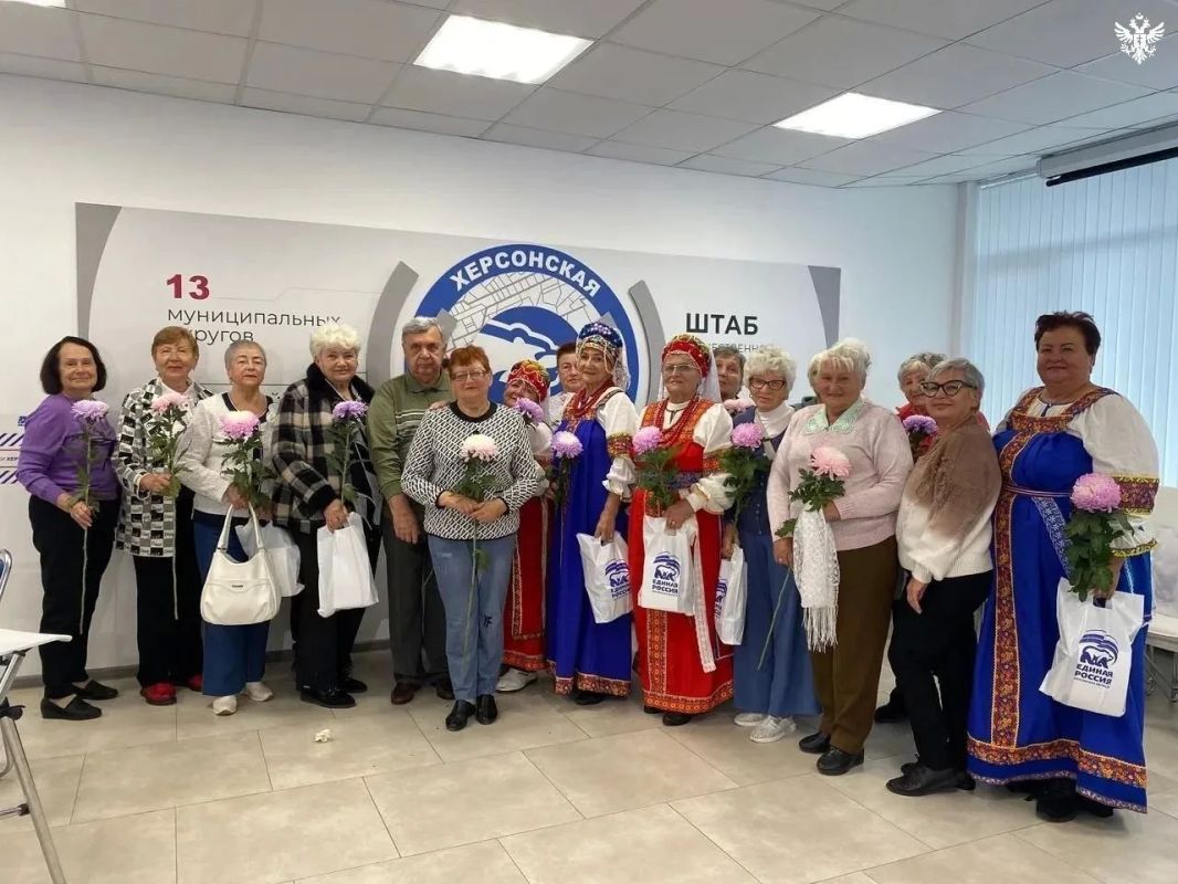 Вот это по-доброму: в Геническе устроили праздник с советским кино, любимыми песнями и подарками
