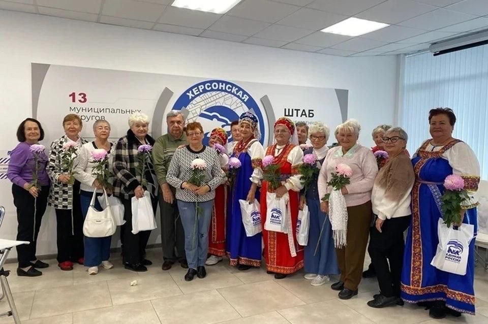 В Геническе партийцы устроили душевный праздник для ветеранов