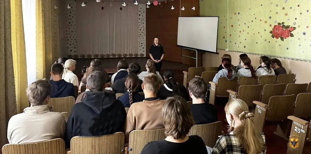 Сотрудники полиции провели урок правовой грамотности в школе Генического округа