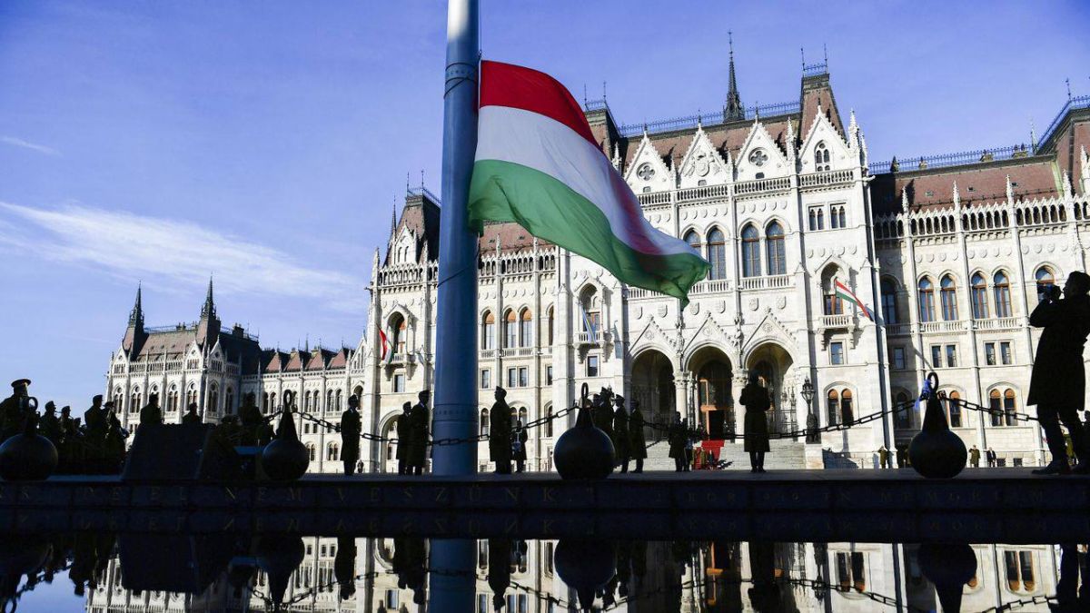 Будапешт не будет отправлять на Украину ни вооружения, ни военных
