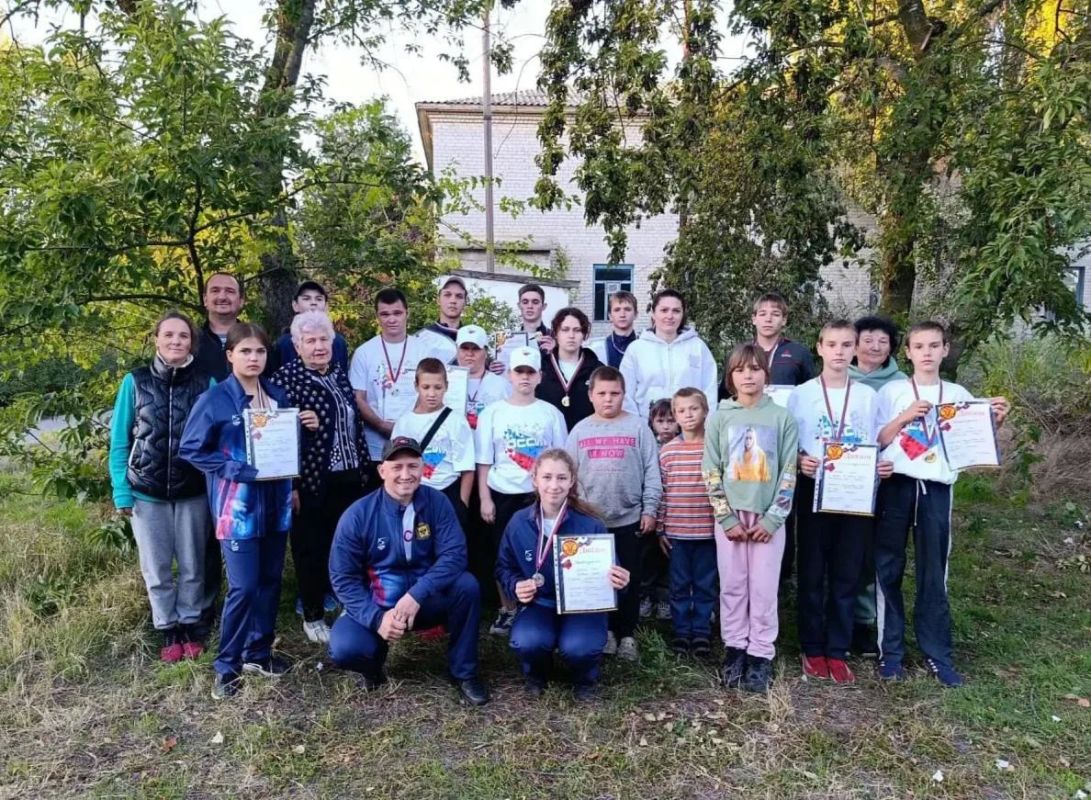 В Красном провели турнир по жонглированию гири, приуроченный ко Дню села