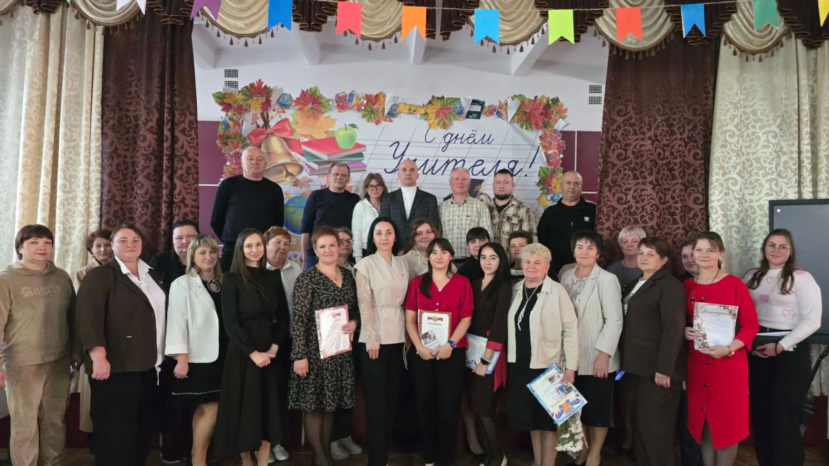 Надежда Бабешко: В Ивановской школе учащиеся поздравили своих педагогов с Днём учителя