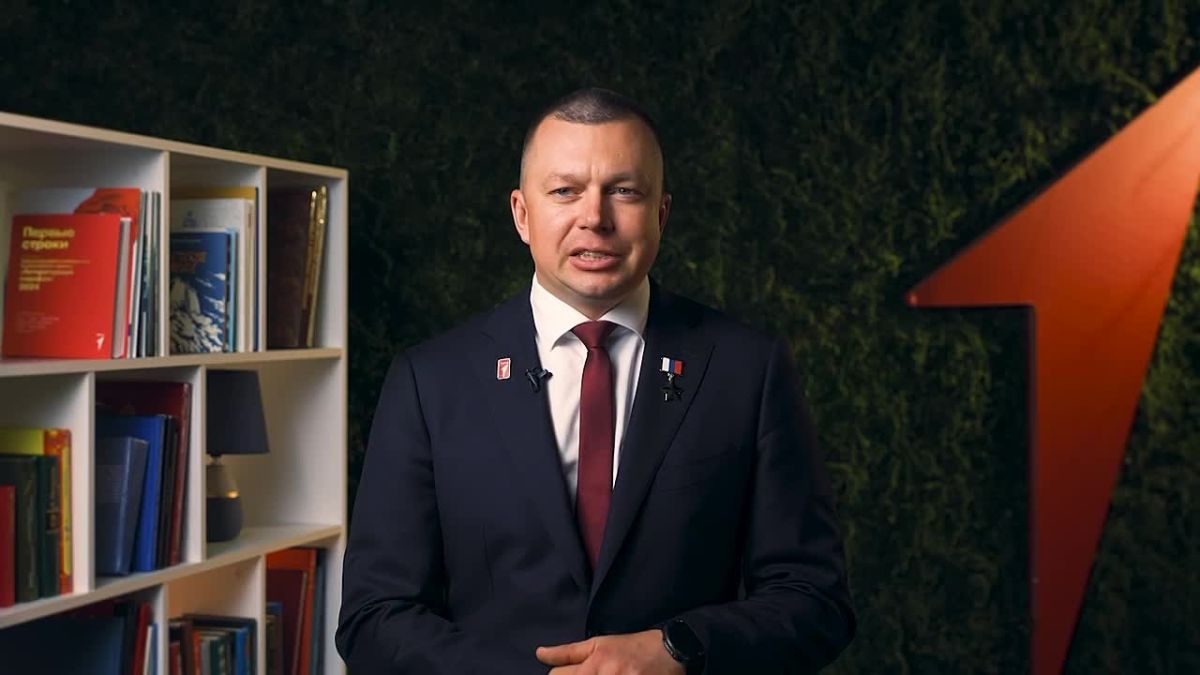 Дорогие коллеги, наши любимые учителя! От всего Движения Первых и от себя лично поздравляю с Днём учителя!