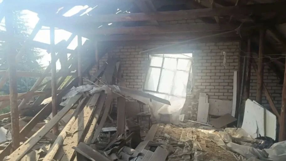 В Таврийске при атаке БПЛА погиб мирный житель, в Днепрянах повреждены дома