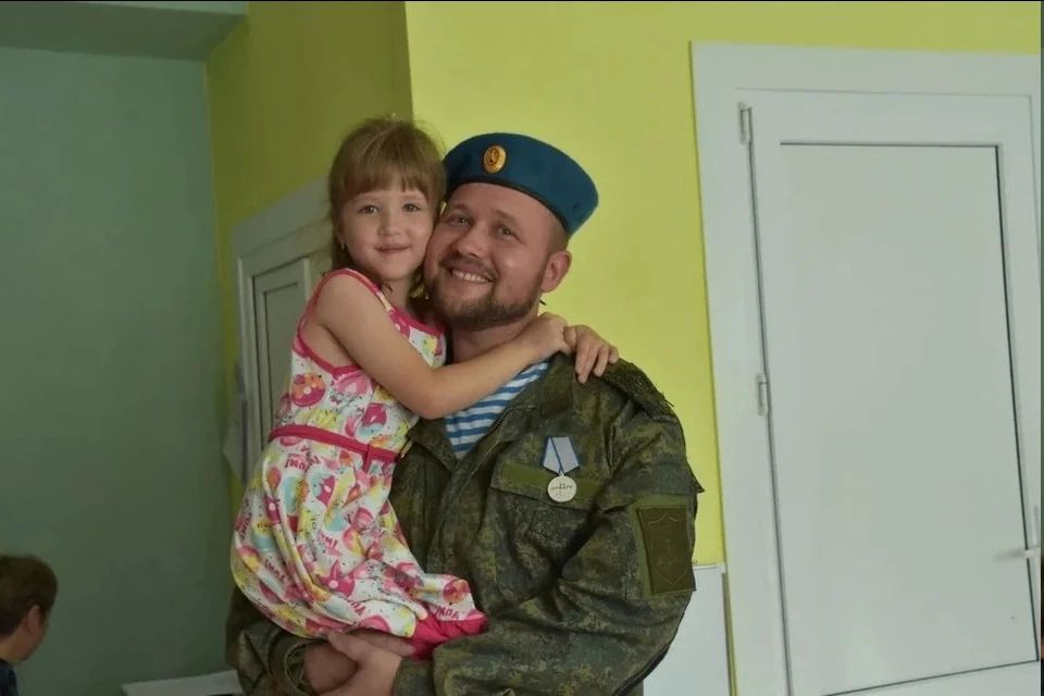 Увидел крест во сне — а потом нашёл его в храме: Распятие сберегло бойца СВО в страшном огне