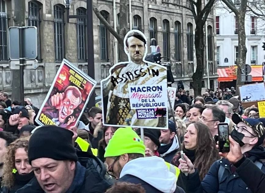 Иран троллит Макрона за разгон протестов