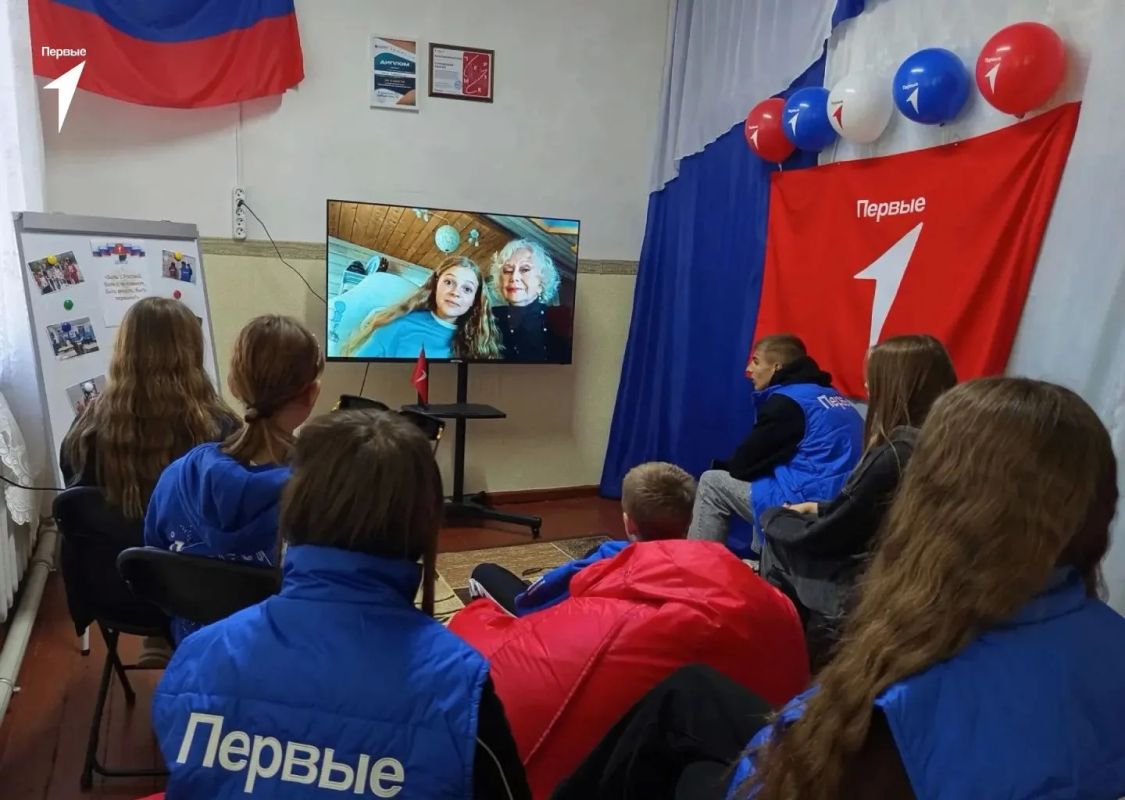 Первые Верхнесерогозской школы устроили киносеанс