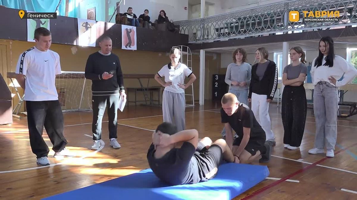 В Геническом медколледже провели богатырские игры среди первокурсников ко Дню воинской славы России