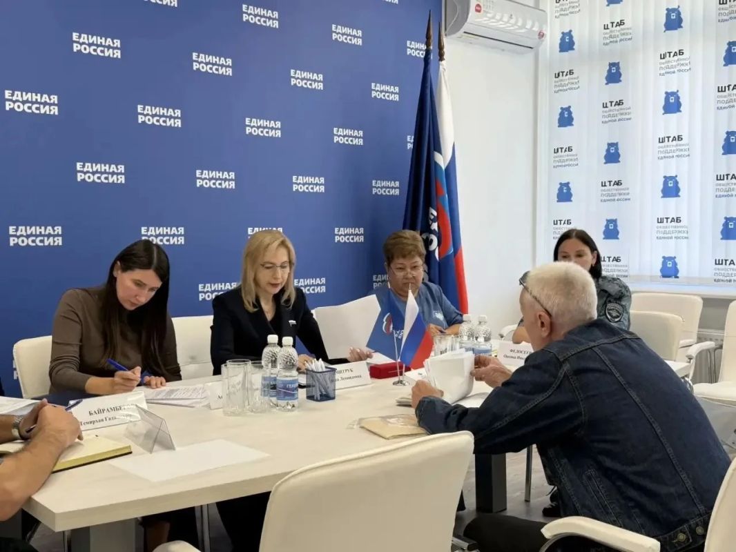 Елена Дмитрук помогает жителям области разобраться в вопросах жилья и пенсионных выплат