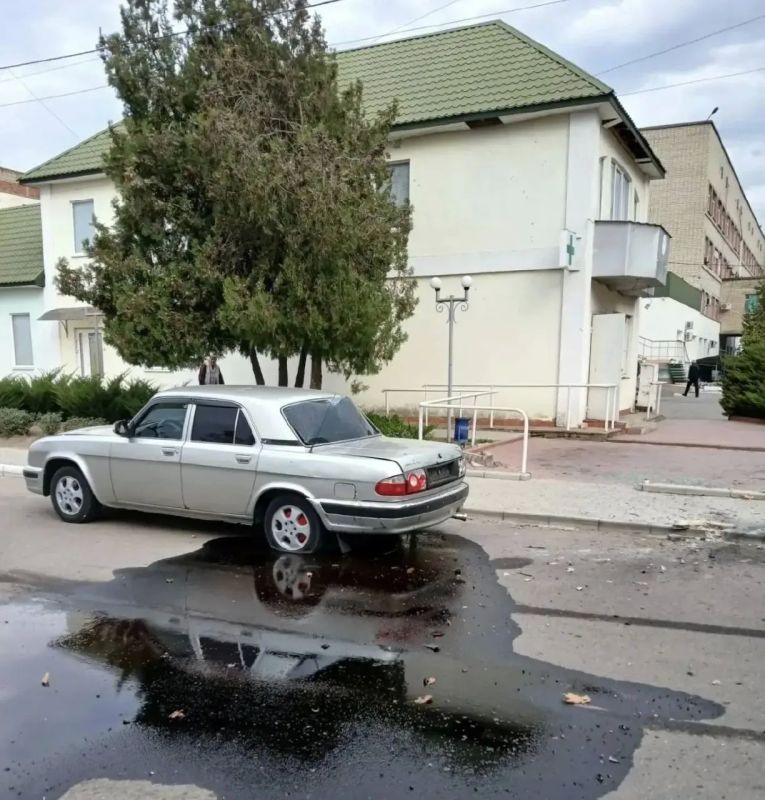 Двое мирных жителей пострадали в результате удара ВСУ вблизи приемного покоя Каховской ЦРБ