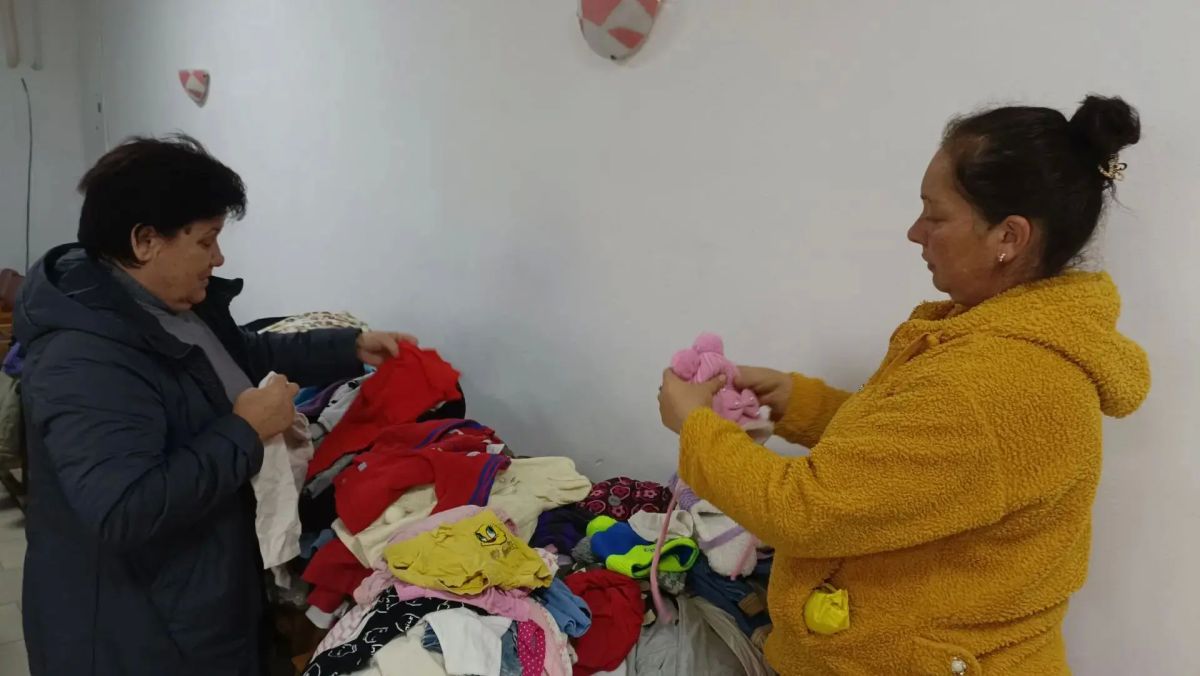 Делимся теплом!. Доставлена гуманитарная помощь в с.Богдановка Каховского округа! Спасибо большое всем, кто передает одежду, обувь на гуманитарный склад БФ "Лепта"! Пусть Ваше сердце всегда будет иметь энергию и возможность...