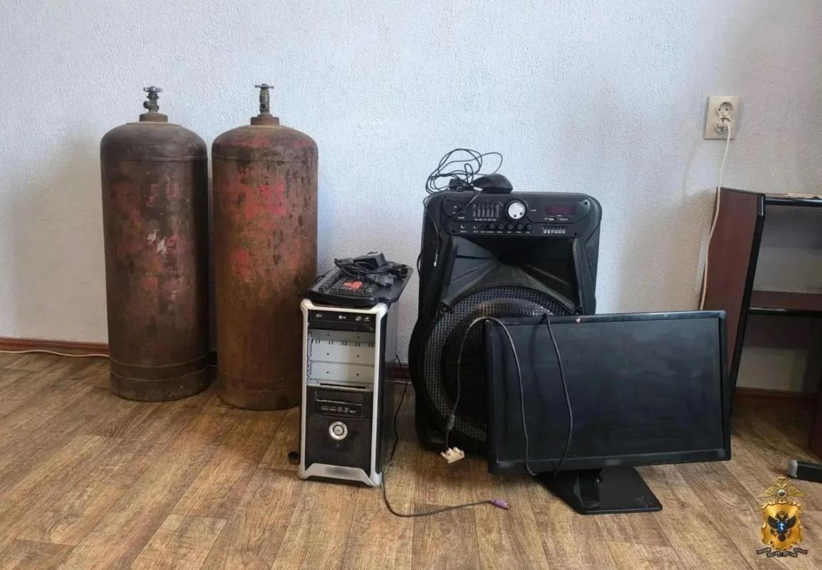 В Каланчакском округе полицейские задержали 45-летнего местного жителя, подозреваемого в краже имущества из частного дома