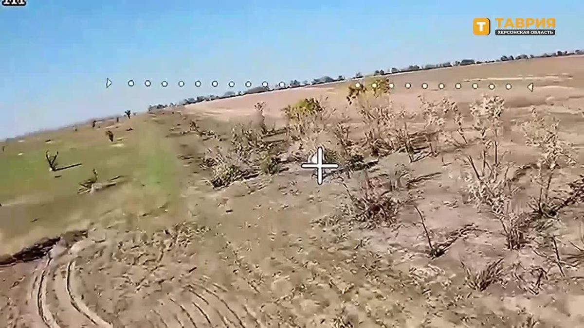 Операторы БпЛА 49-й армии группировки войск "Днепр" уничтожили антенну связи и технику ВСУ на Херсонском направлении
