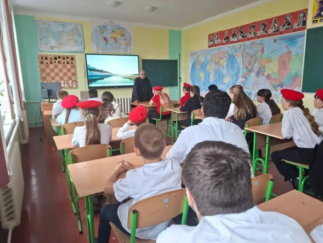 Встреча юнармейцев с настоятелем храма села Приморское