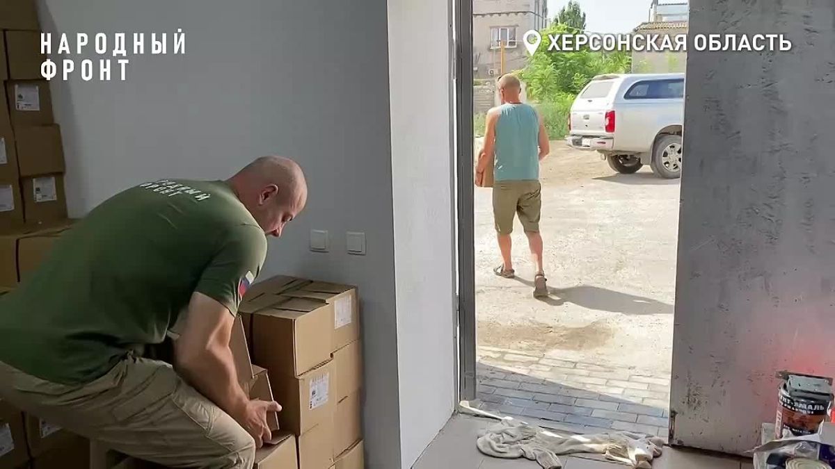 Народный фронт передал гуманитарную помощь больнице Херсонщины, расположенной всего в 13 км от Днепра