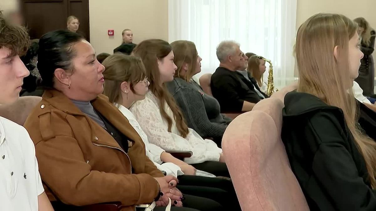 В обновленной Генической школе искусств провели концерт