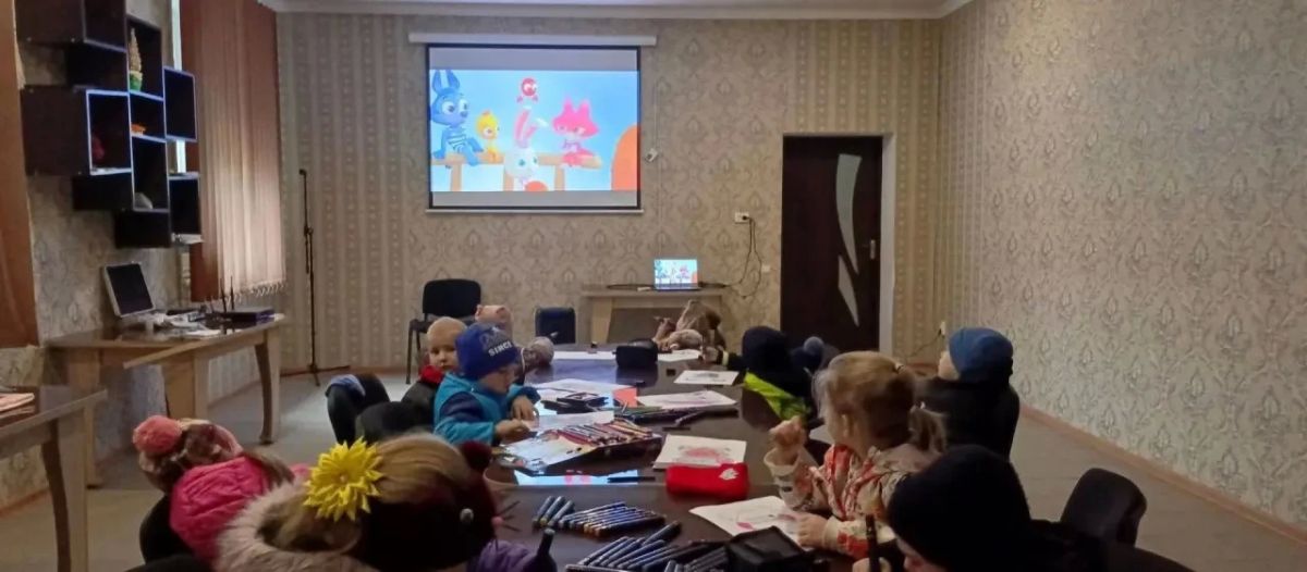 Папа — главный герой: ко Дню отца в СДК с. Строгановка организовали показ мультфильма