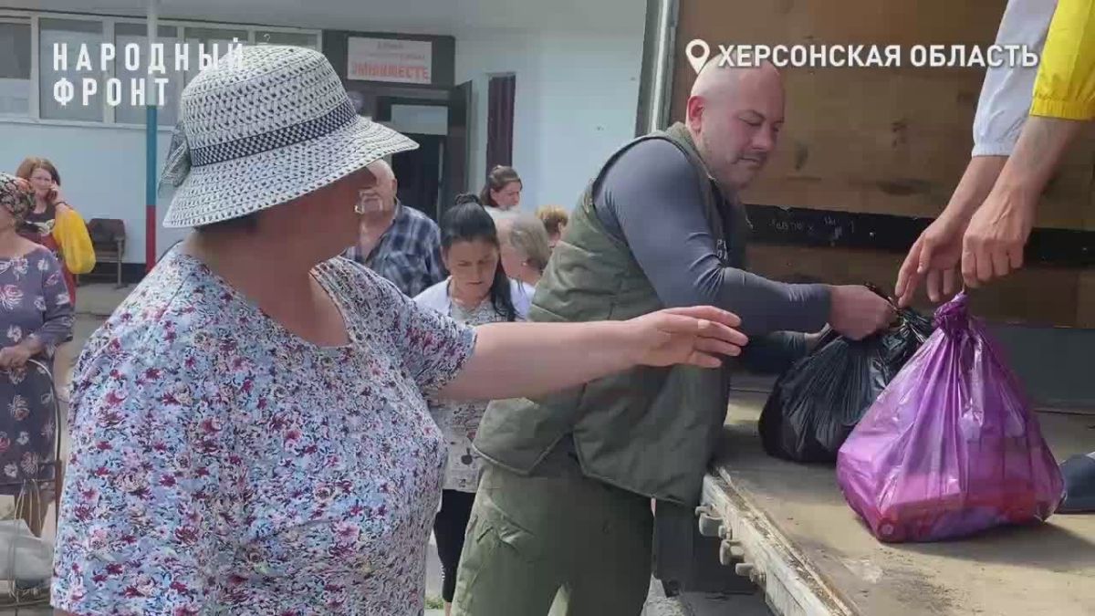 Почти 15 тонн помощи за четыре месяца: Народный фронт поддерживает жителей Херсонщины