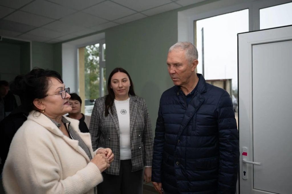 Владимир Сальдо проверил строительство гериатрического пансионата в Новотроицком округе