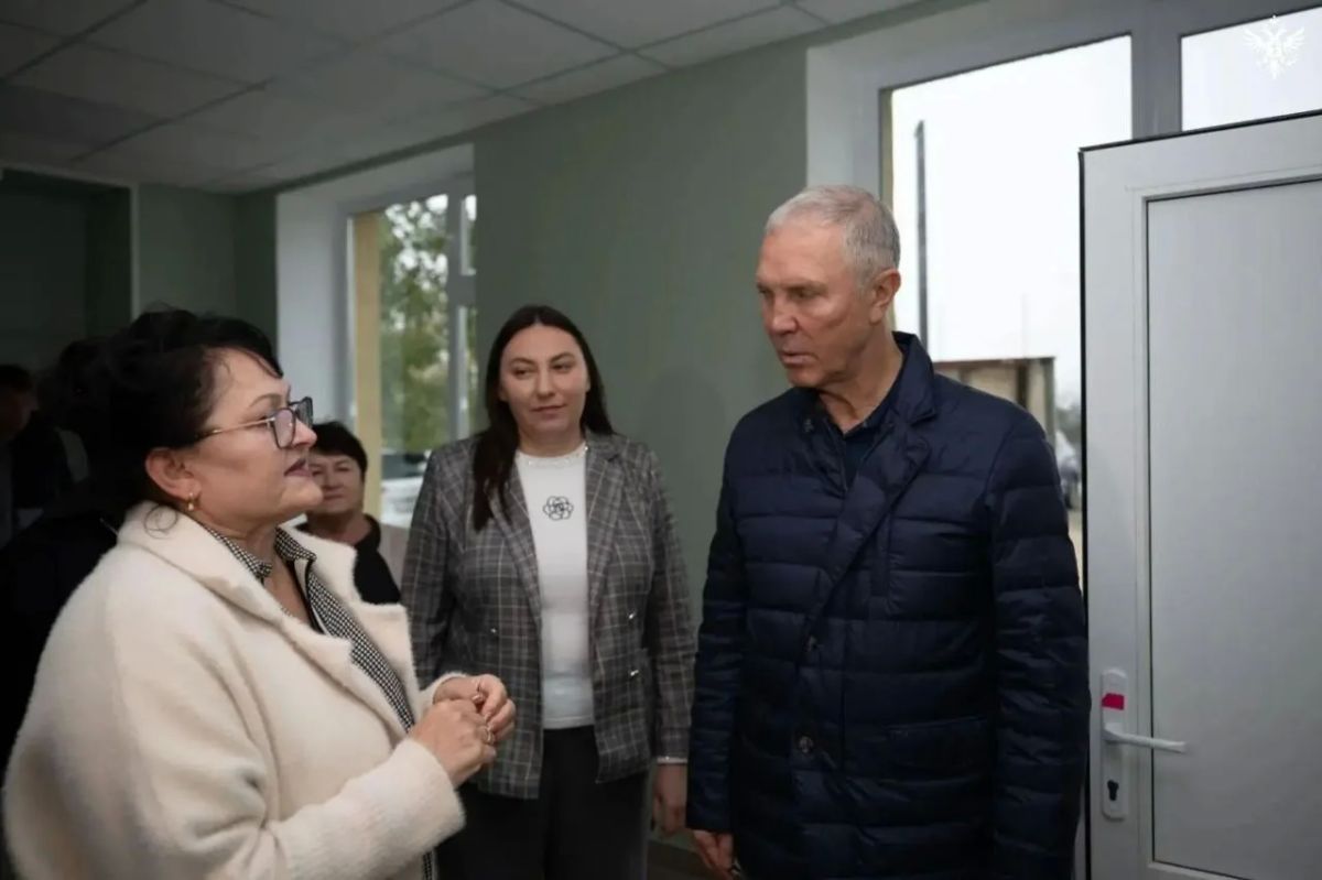 Владимир Сальдо проверил строительство гериатрического пансионата в Новотроицком округе