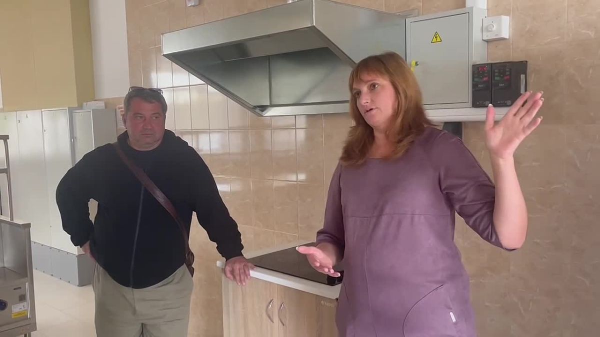Игорь Кастюкевич взял на контроль устранение недочетов после капремонта в Азовской школе