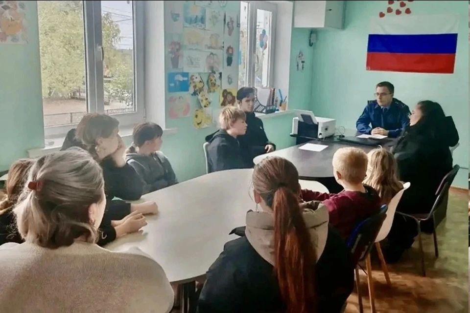 В Тавричанке подросткам и родителям рассказали о защите от украинской вербовки