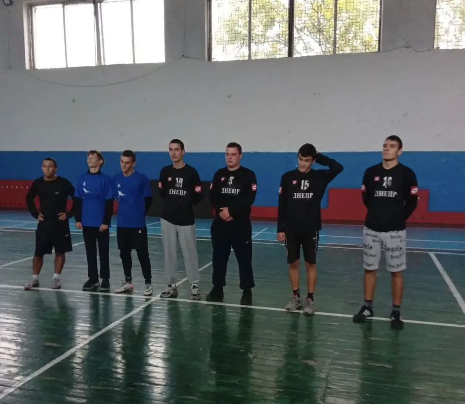 В спортивном зале ДЮСШ «Лидер» прошел турнир по мини - футболу "Через трудности - к опыту"