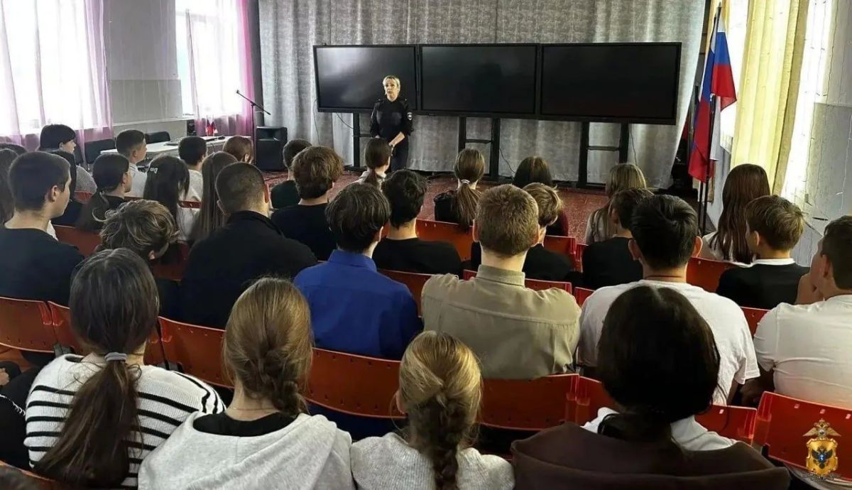 В Геническом округе полицейские провели со школьниками уроки правовой грамотности